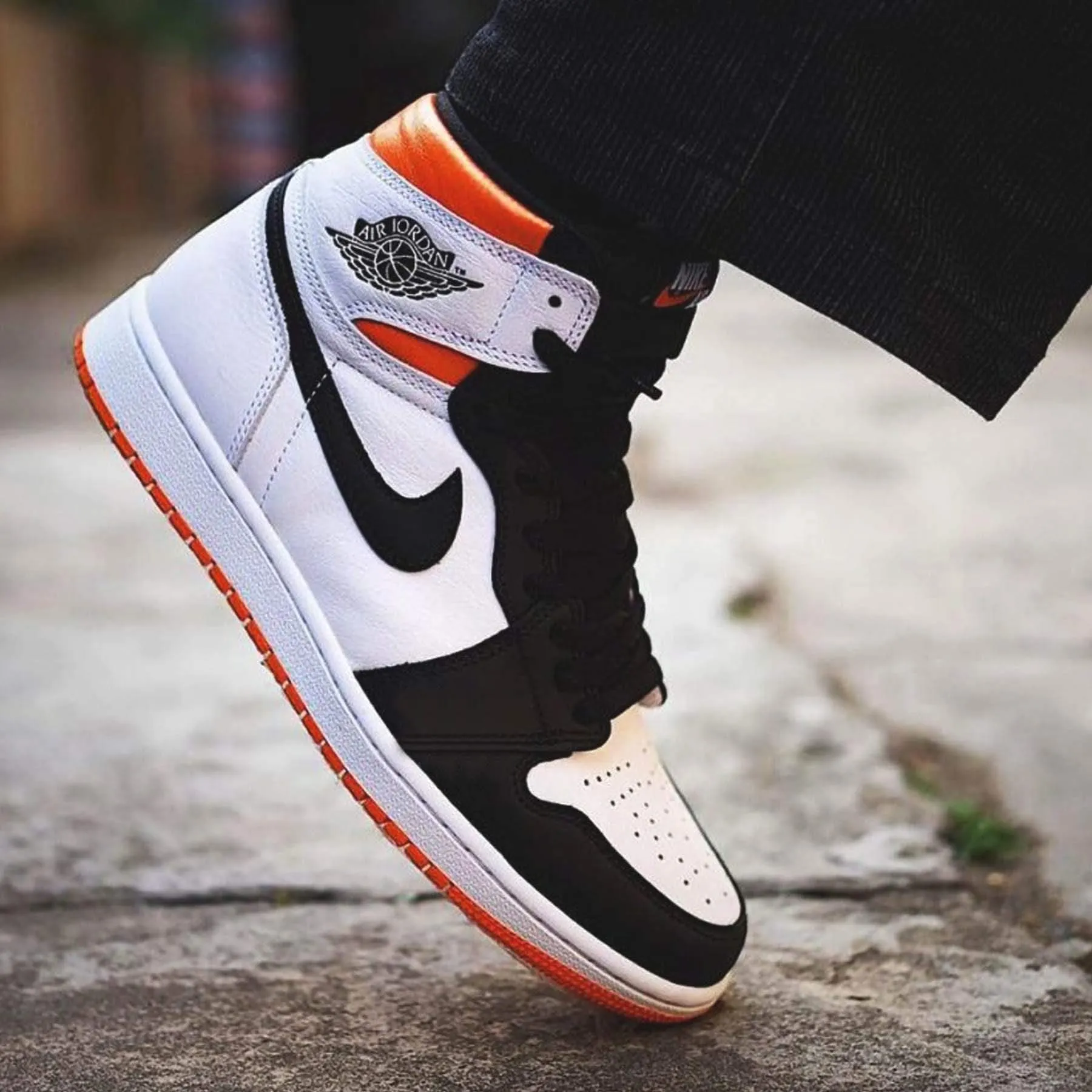 Air Jordan 1 Retro High OG 'Electro Orange'