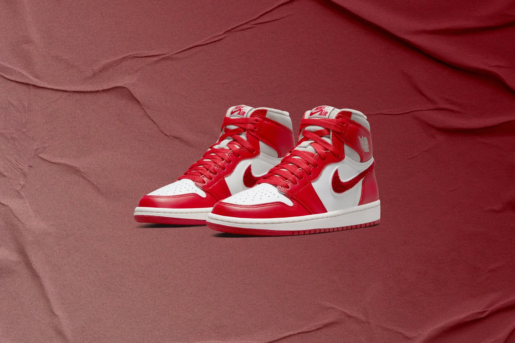 Air Jordan 1 Women's Retro High OG 'Varsity Red' - Light Iron Ore/Varsity Red/Sail