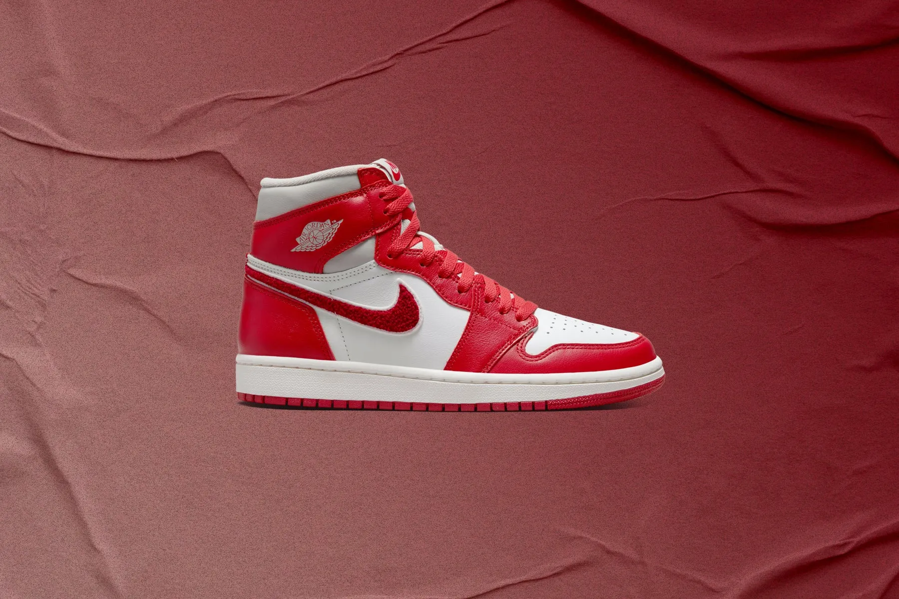 Air Jordan 1 Women's Retro High OG 'Varsity Red' - Light Iron Ore/Varsity Red/Sail