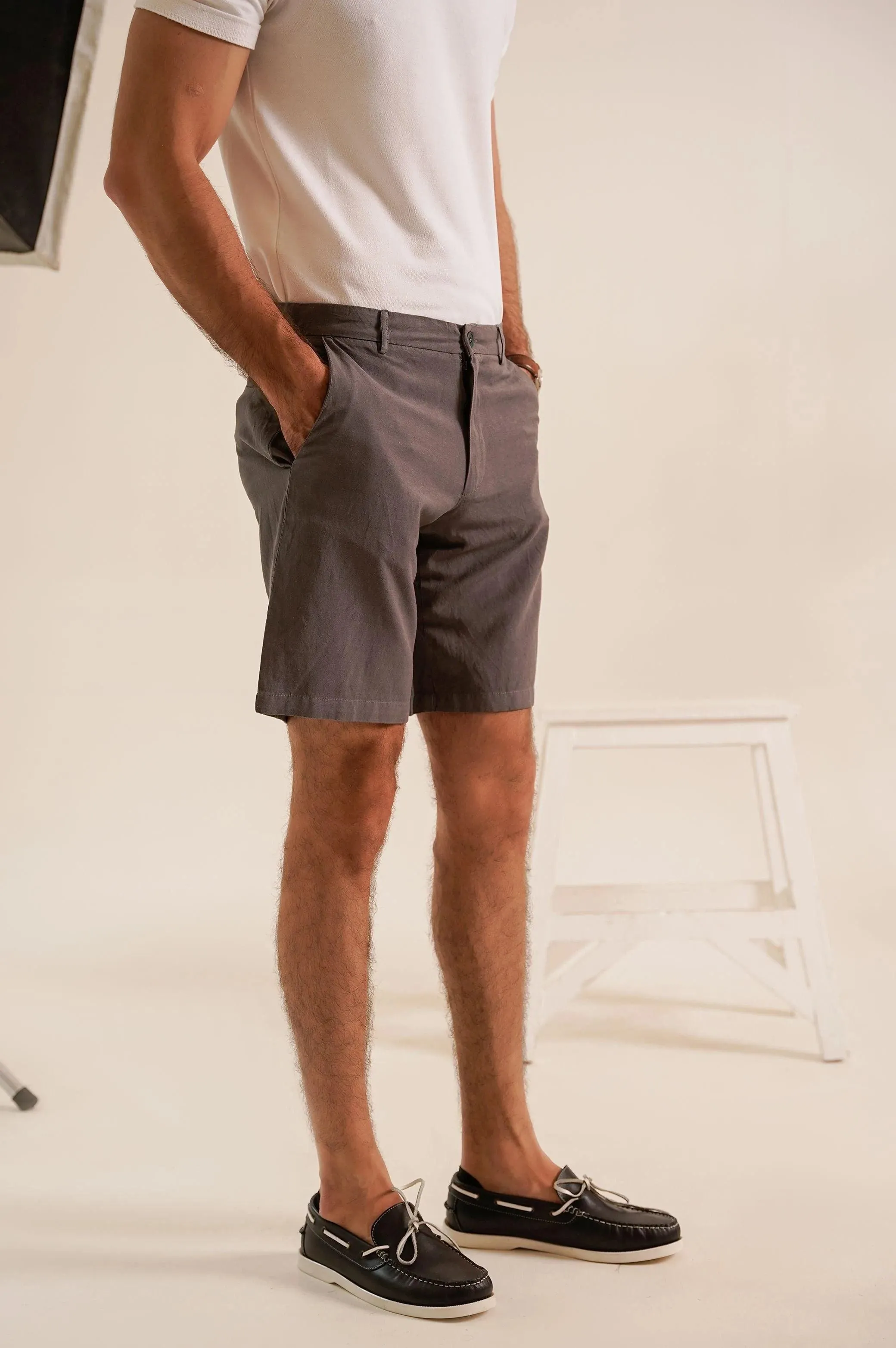 BUTTONED LINEN SHORTS