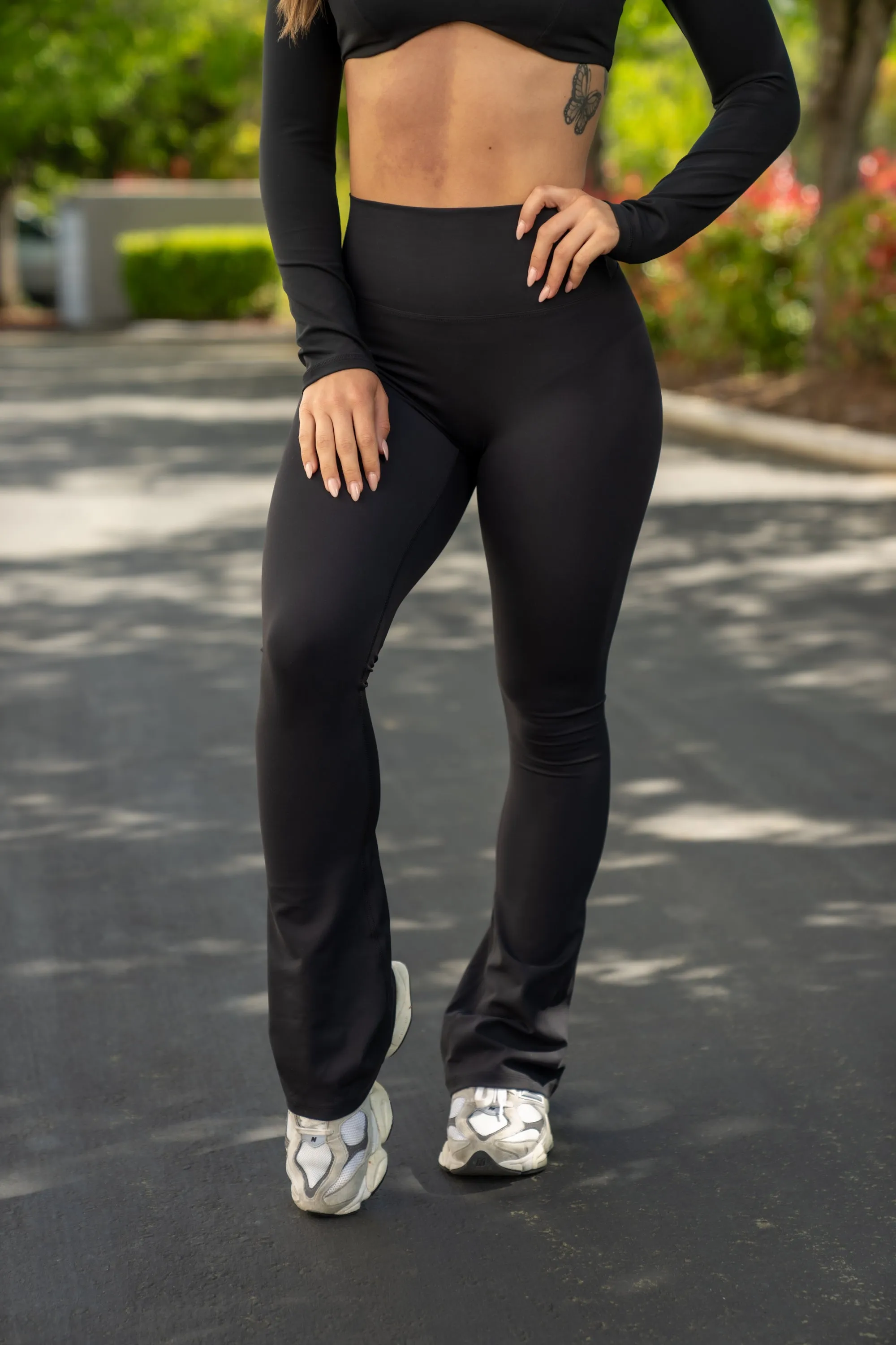 NEW Effortless Classic Flare Leggings - Black