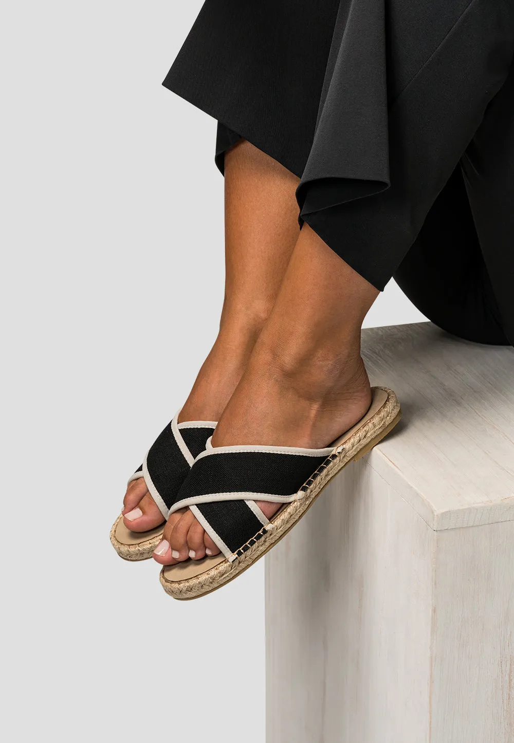 SANDAL CROSSED LINEN BLACK