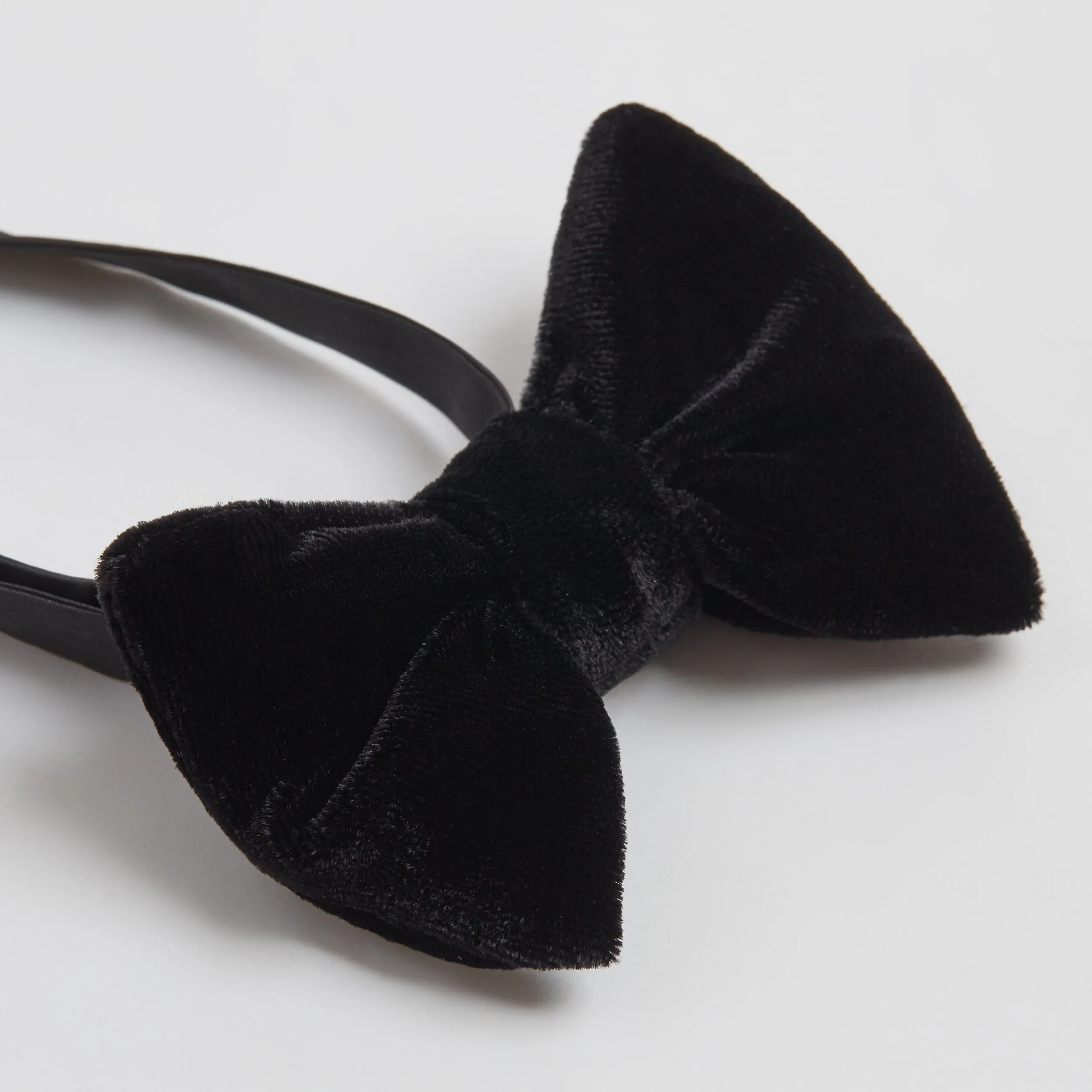 Velvet Bow Tie (Black)