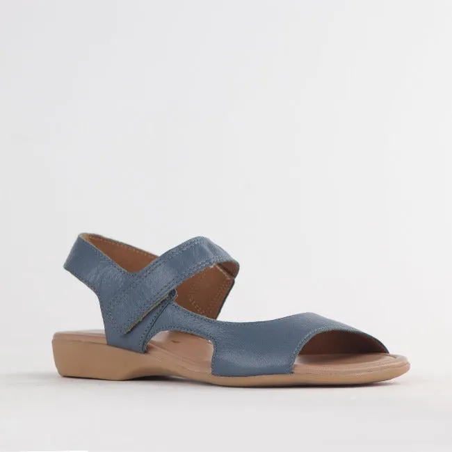 Wider Fit Slingback Flat Sandal in Manager - 12221